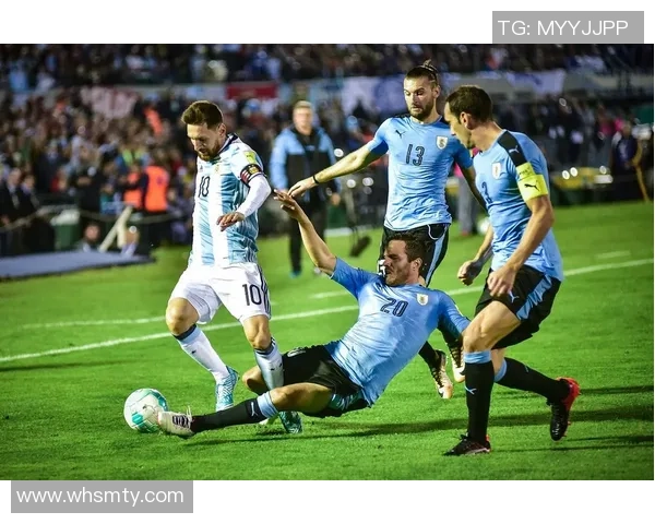 足球左脚中场球星:技艺精湛的场上指挥官与攻防枢纽 足球左脚中场球星:技艺精湛的场上指挥官与攻防枢纽